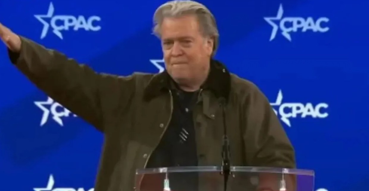 Steve Bannon volta a fazer saudação nazista em mais um evento da Extrema-Direita